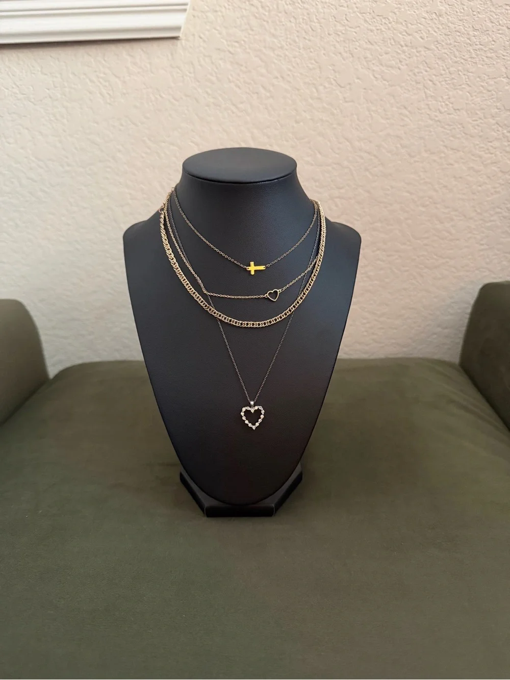 Beautiful Necklace Bundle (Set of 4) Gold and Silver